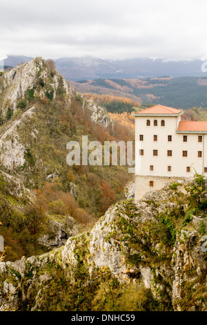 Vista panoramica di Arantzazu Sancturary, Paesi Baschi Foto Stock