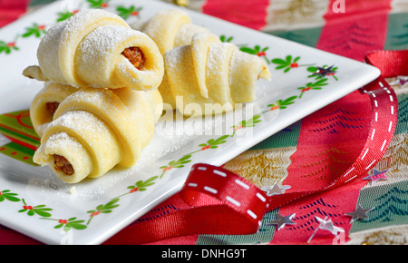 Rugelach fatti in casa (pasticceria ebraica) per il tempo di Natale Foto Stock