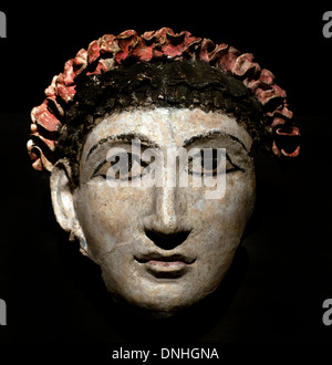 Maschera di mummia di donna con una corona di fiori tempo romano 100 BC egiziano Egitto Foto Stock