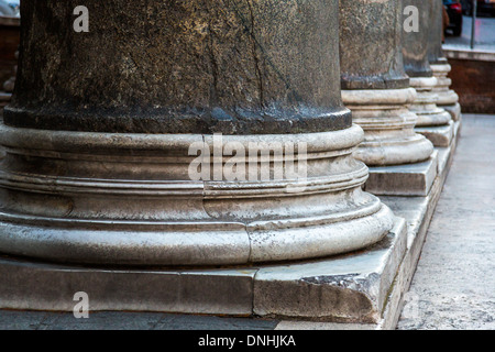 Close-up di base delle colonne, Pantheon Roma, Roma, della Provincia di Roma, lazio, Italy Foto Stock