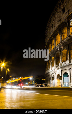 Anfiteatro di notte, Colosseo, Roma, della Provincia di Roma, lazio, Italy Foto Stock