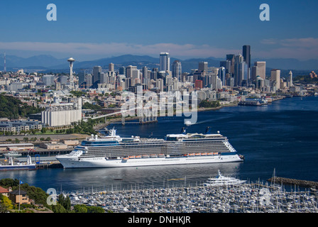 Nave da crociera ancorata a Seattle, Wa Foto Stock