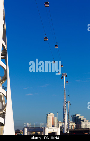 Emirates Air Line funivia dalla penisola di Greenwich per Royal Docks, London, Regno Unito Foto Stock