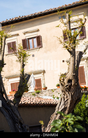 Edificio in una città vecchia, Volterra, in provincia di Pisa, Toscana, Italia Foto Stock