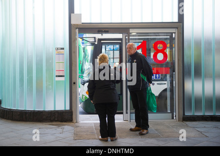 Newport centro città di Newport South Wales prima fu demolita per far posto a un nuovo centro commerciale frati a piedi. Foto Stock