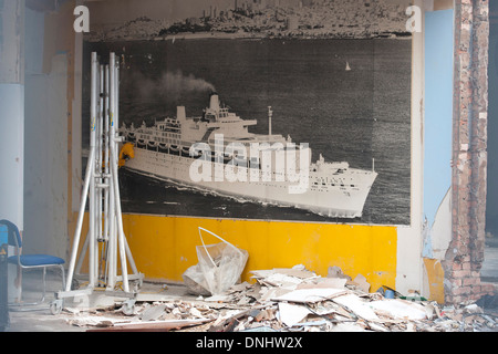 Newport centro città di Newport South Wales, durante i lavori di demolizione per fare spazio a un nuovo centro commerciale frati a piedi. Foto Stock