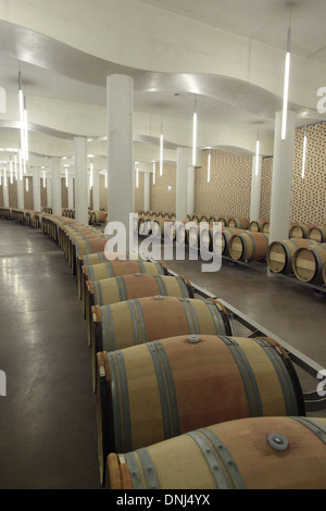 La produzione di vino nella cantina di CHATEAU Cheval Blanc, SAINT-EMILION, (33), GIRONDE Aquitaine, Francia Foto Stock