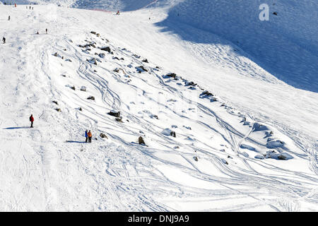 https://l450v.alamy.com/450vit/dnj9a9/vista-generale-su-piste-da-sci-biche-r-e-camoscio-e-una-zona-rocciosa-dove-tedesco-di-formula-uno-leggenda-michael-schumacher-avrebbe-avuto-il-suo-incidente-di-sci-a-saulire-montagna-vicino-a-meribel-sulle-alpi-francesi-francia-31-dicembre-2013-formula-pensione-uno-tedesco-racing-driver-michael-schumacher-e-ancora-trattata-in-ospedale-di-grenoble-dopo-fu-ammesso-in-un-coma-con-un-trauma-cranico-a-seguito-di-un-incidente-di-sci-in-meribel-dpa-picture-alliance-alamy-live-news-dnj9a9.jpg