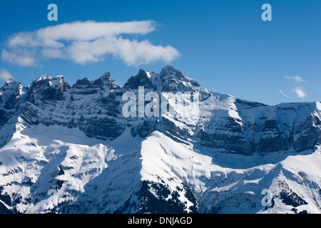 Dents du Midi sopra la Val d'Illiez dal villaggio di Champoussin parte delle Portes du Soleil Vallese Svizzera Foto Stock