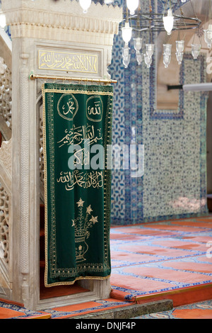 All'interno di Rustem Pasa moschea di Istanbul, Turchia Foto Stock