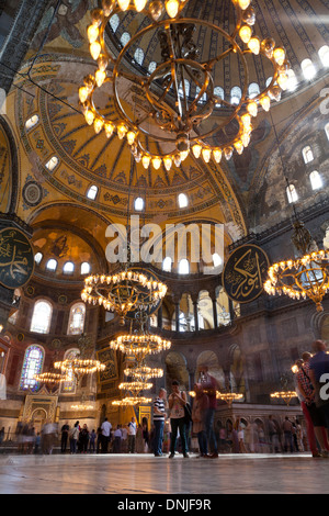 L'interno di Hagia Sofia (Aya Sofia) nella zona di Sultanahmet di Istanbul, Turchia Foto Stock