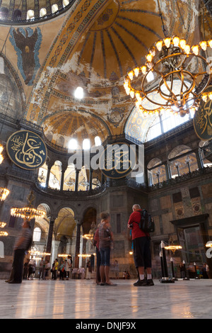 L'interno di Hagia Sofia (Aya Sofia) nella zona di Sultanahmet di Istanbul, Turchia Foto Stock