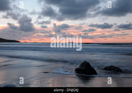 Tramonto a Whitesands Bay St Davids Pembrokeshire Wales Cymru REGNO UNITO GB Foto Stock