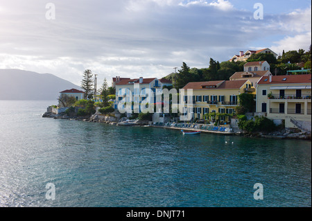 Ville e appartamenti con vista sul mare a Fiscardo, Cefalonia, Grecia Foto Stock