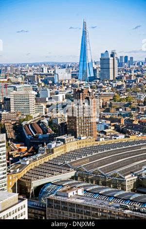 Vista di Londra come si vede dal London Eye che mostra la Shard, London, England, Regno Unito Foto Stock