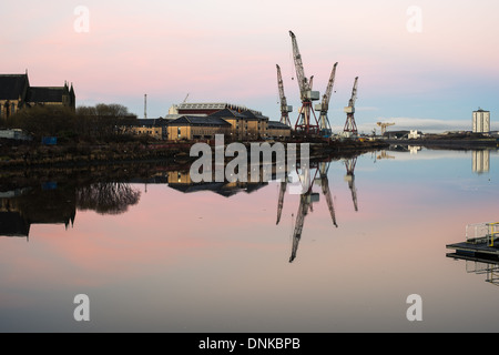 BAE Systems cantiere in Govan e del fiume Clyde, Glasgow, Scozia Foto Stock