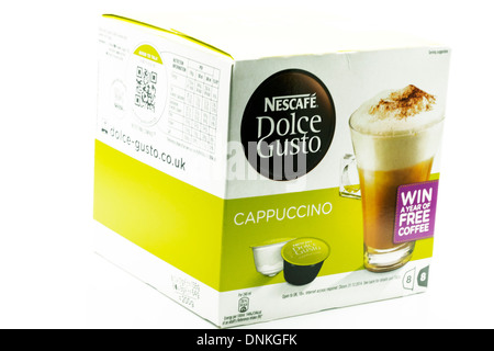 Scatola del nescafe dolce gusto cialde di caffè cappuccino tagliare lo sfondo bianco spazio copia Foto Stock