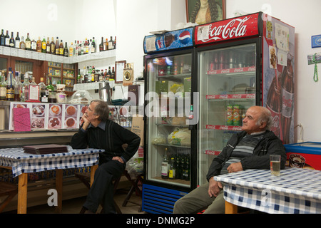 Griechenland, Insel Tilos, Hafenort Livadia, Taverne Omonia Foto Stock