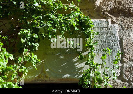 Griechenland, Insel Tilos, Kloster Panteleimonas, Eingang zur Kirche Foto Stock