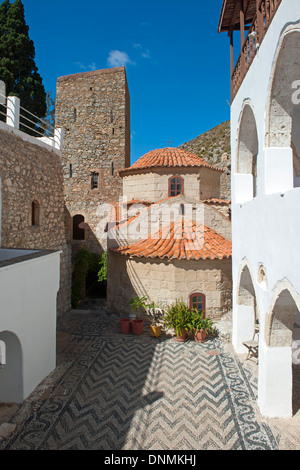 Griechenland, Insel Tilos, Kloster Panteleimonas, Innenhof Foto Stock