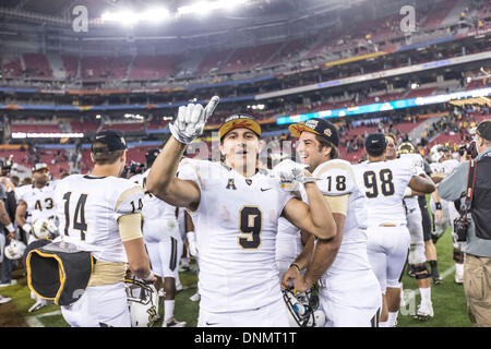 Glendale, Arizona, Stati Uniti. Il 2 gennaio, 2014. 1 gennaio 2014: UCF Cavalieri wide receiver J.J. Worton (9) celebra dopo il Tostitos Fiesta Bowl NCAA Football gioco tra l'Università della Florida centrale dei Cavalieri e il Baylor Bears presso la University of Phoenix Stadium di Glendale, AZ. UCF sconfitto Baylor 52-42. Credito: csm/Alamy Live News Foto Stock