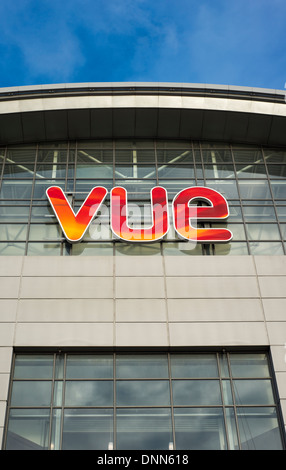 Segno al di fuori di una Vue Cinema a Manchester in Inghilterra, Regno Unito Foto Stock