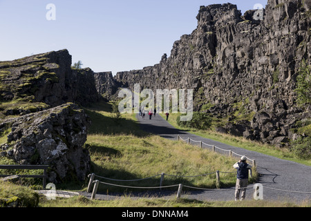 Thingvellir situato su una fessura Zona di rift in esecuzione attraverso Islanda, sulla targa tettonica confini dell'Mid-Atlantic Ridge. Foto Stock