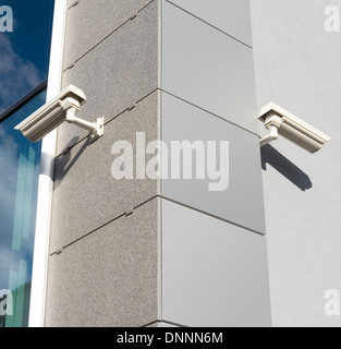 Camme di sicurezza fissato su un angolo della costruzione Foto Stock