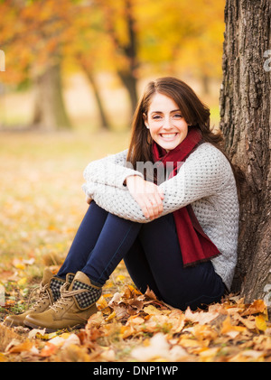 Stati Uniti d'America, nello Stato di New York, New York City, Ritratto di giovane donna in Central Park Foto Stock