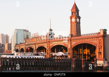 Stati Uniti d'America, New Jersey Hoboken, Vista della vecchia stazione ferroviaria Foto Stock