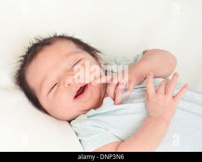 Ritratto di neonato ragazzo (0-1 mesi) Foto Stock