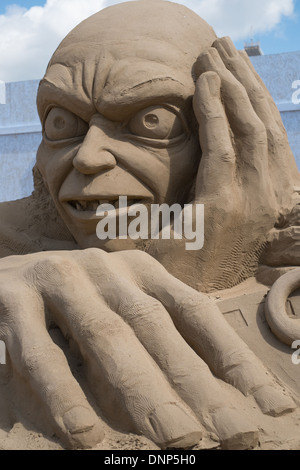 Una scultura di sabbia del personaggio di Gollum Smeagol da Il signore degli anelli e Lo Hobbit di JRR Tolkein. Foto Stock