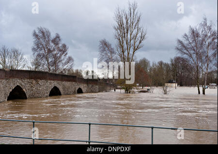 Yalding, Kent, Regno Unito. Il 3° gennaio 2014. Twyford Bridge, Yalding che porta Hampstead Lane oltre il Fiume Medway Credito: Patrick nairne/Alamy Live News Foto Stock