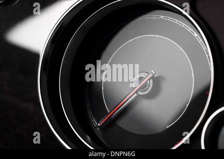 Dettaglio di un misuratore di vuoto con un ago di puntamento Foto Stock