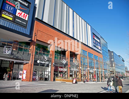 Wembley, Londra, Regno Unito. 02Jan, 2014. Londra il primo designer outlet apre a Wembley, Londra, Regno Unito. Il 350.000 sq ft Londra Designer Outlet schema comprende 70 negozi, 24 dei quali aperti in ottobre 2013 inclusi Marks & Spencer, Nike e Superdry. I RESTANTI NEGOZI sarà aperto entro la primavera del 2014. Credito: Adina Tovy/Alamy Live News Foto Stock