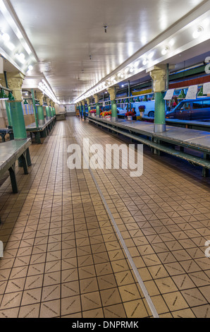 Vuoto venditore di fiori si spegne al Pike Place Market di Seattle, Washington, Stati Uniti d'America Foto Stock