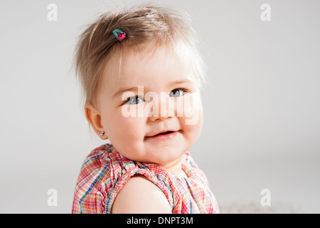 Testa e spalle Ritratto di bambina, Studio Shot Foto Stock