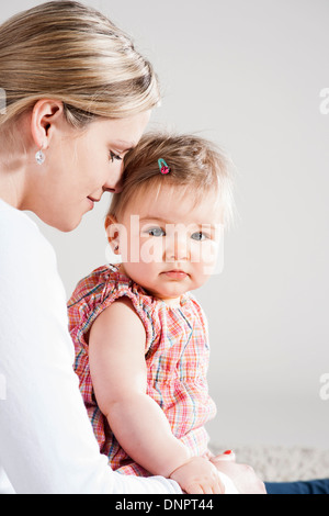 Ritratto di Madre e figlia, Studio Shot Foto Stock