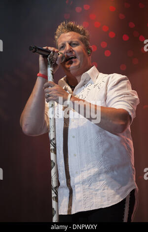 Oshkosh, Wisconsin, Stati Uniti d'America. Il 24 giugno 2011. GARY LEVOX di Rascal Flatts esegue a 2011 Paese USA in Oshkosh, Wisconsin © Daniel DeSlover/ZUMAPRESS.com/Alamy Live News Foto Stock