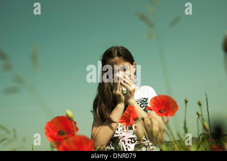 Ragazza avente reazione allergica a piante, Mannheim, Baden-Württemberg, Germania Foto Stock