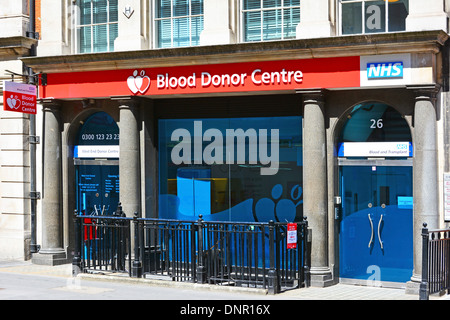 National Health Service NHS su appuntamento, donatore di sangue pubblico dedicato Centro clinico con cospicuo negozio di fronte a West End Londra Inghilterra Regno Unito Foto Stock