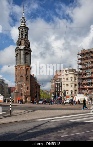 Torre di menta (Olandese: Munttoren), storico punto di riferimento nella città di Amsterdam, Paesi Bassi. Foto Stock