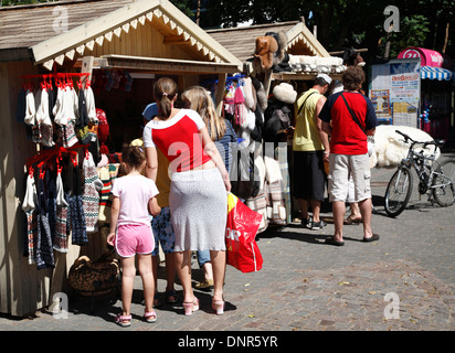 Pressione di stallo di souvenir in Majori, Jurmala, Mar Baltico, Riga, Lettonia Foto Stock