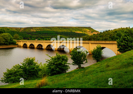 Ashopton viadotto, Ladybower Reservoir, Peak District, DERBYSHIRE REGNO UNITO Foto Stock