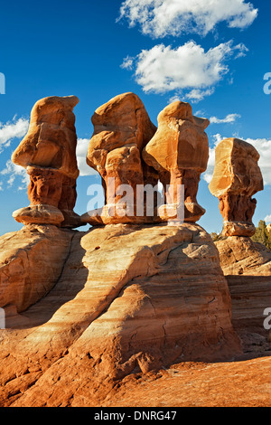 Whimsical hoodoos sagomata del Giardino del Diavolo in Utah's Scalone Escalante monumento nazionale. Foto Stock