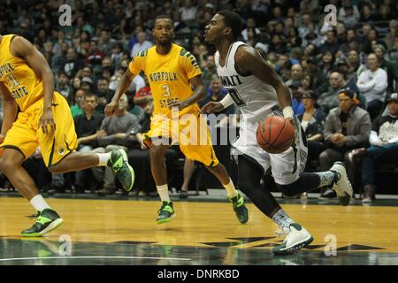 Honolulu, HI, STATI UNITI D'AMERICA. 30 Dic, 2013. Dicembre 30, 2013 - Hawaii Rainbow Warriors guard Keith Shamburger #00 durante l'azione tra il Norfolk membro spartani e Hawaii Rainbow Warriors a Stan Sheriff centro sull'Università delle Hawaii a Manoa campus a Honolulu, HI. © csm/Alamy Live News Foto Stock