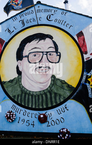 Murale a Belfast per commemorare il comandante UDA Jackie Coulter che era stato ucciso nel 2000 durante una faida tra lealisti. Foto Stock