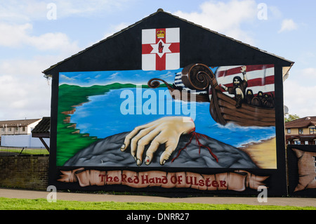 Murale a Belfast per commemorare l'origine della Mano rossa di Ulster Foto Stock