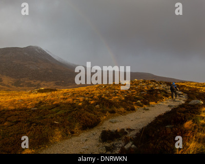 Rainbow su capra cadde in inverno, Isle of Arran, Scotland, Regno Unito Foto Stock