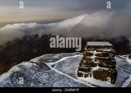 La parte superiore della capra cadde in inverno, isola di Arran Foto Stock